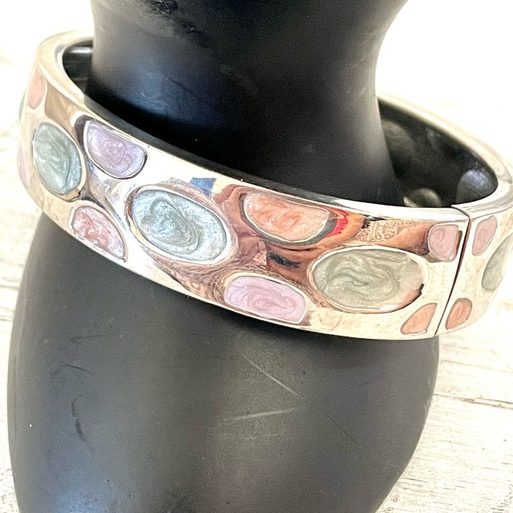 Silver tone colorful swirl spring bracelet